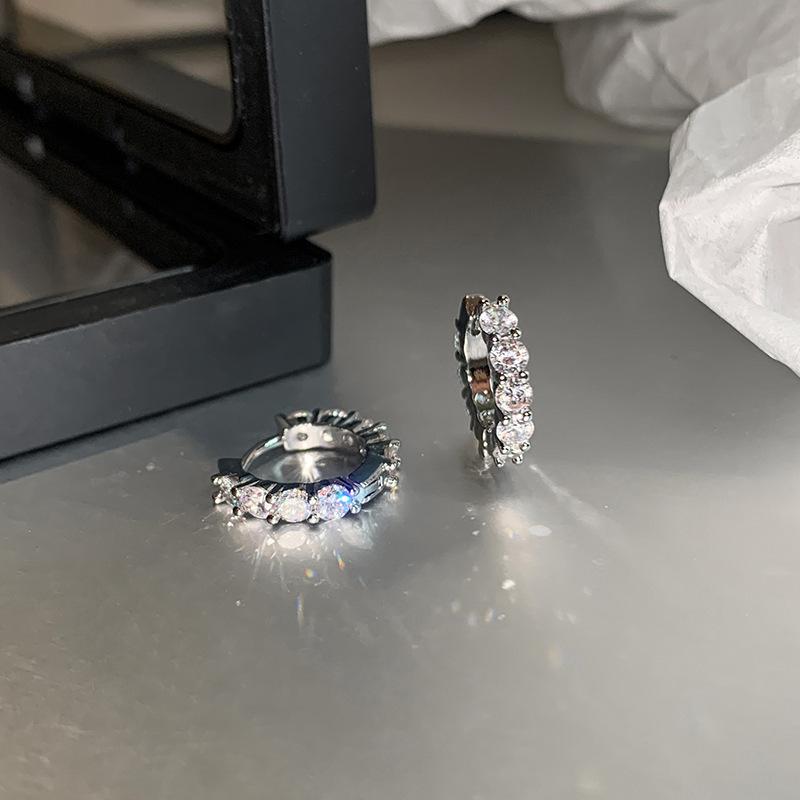 Female Light Luxury Niche High-end Feeling Small and Exquisite Versatile Earrings 1pair