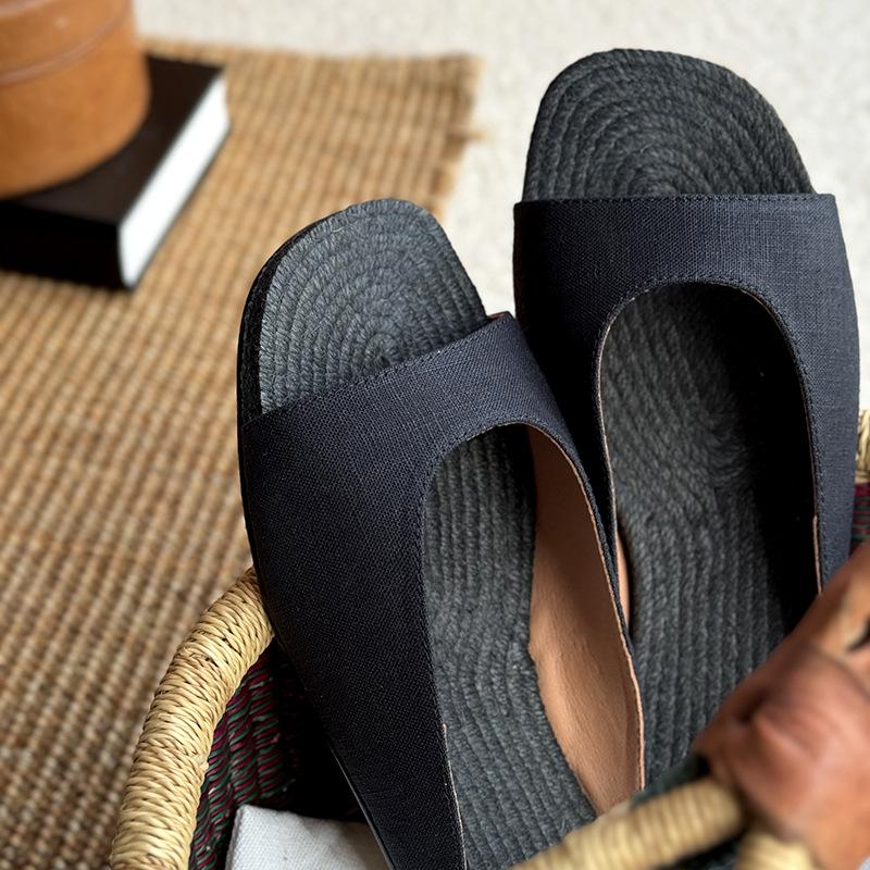 

Leather retro straw woven linen flat-bottomed one-word slippers for women to wear summer new fashion vacation beach cool slippers 40 чорний