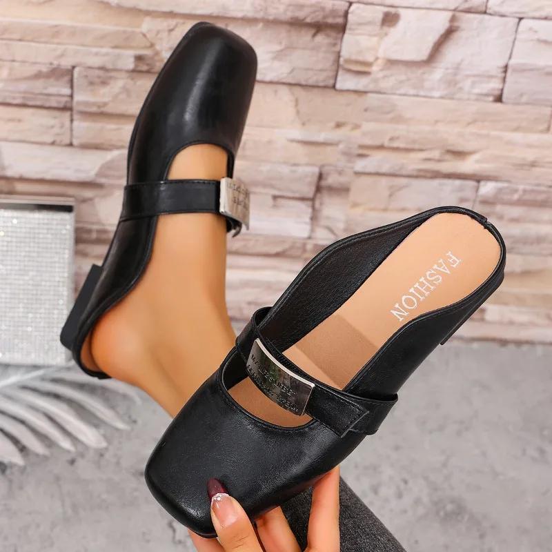 Fashion 2025 Summer Plus Size Women’s Closed Toe Slippers Outdoor Metal Decoration Low Heel Slippers for Fashion Daily Concise Sandals