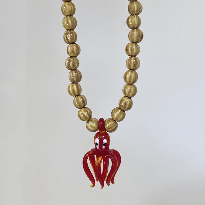 

Нишевый дизайн Преувеличенное ручное ожерелье с подвеской в виде осьминога из стеклянных бусин Летние богемные праздничные украшения подарок as the picture