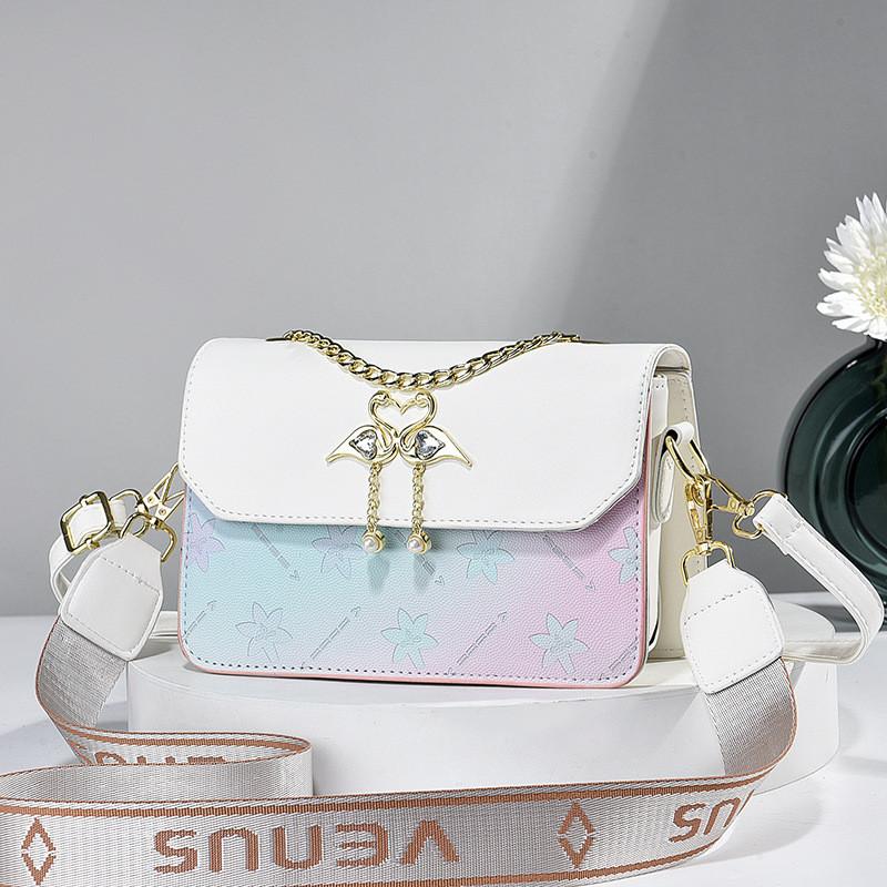 

Small Square Bag For Summer 2023 Swan Chain Bag Fresh Mini Bag білий