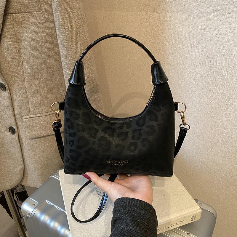 

Retro leopard print bag women s 2 spring new versatile messenger bag fashion one shoulder underarm dumpling bag