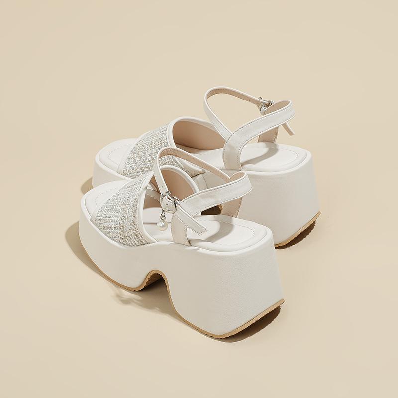 Plateausandalen Damen Sommer neu Keilabsatz wasserdicht Tisch kleiner Mann erhöht 7CM Ein-Wort-Schnalle Zehenfrei Riemen Römerschuhe