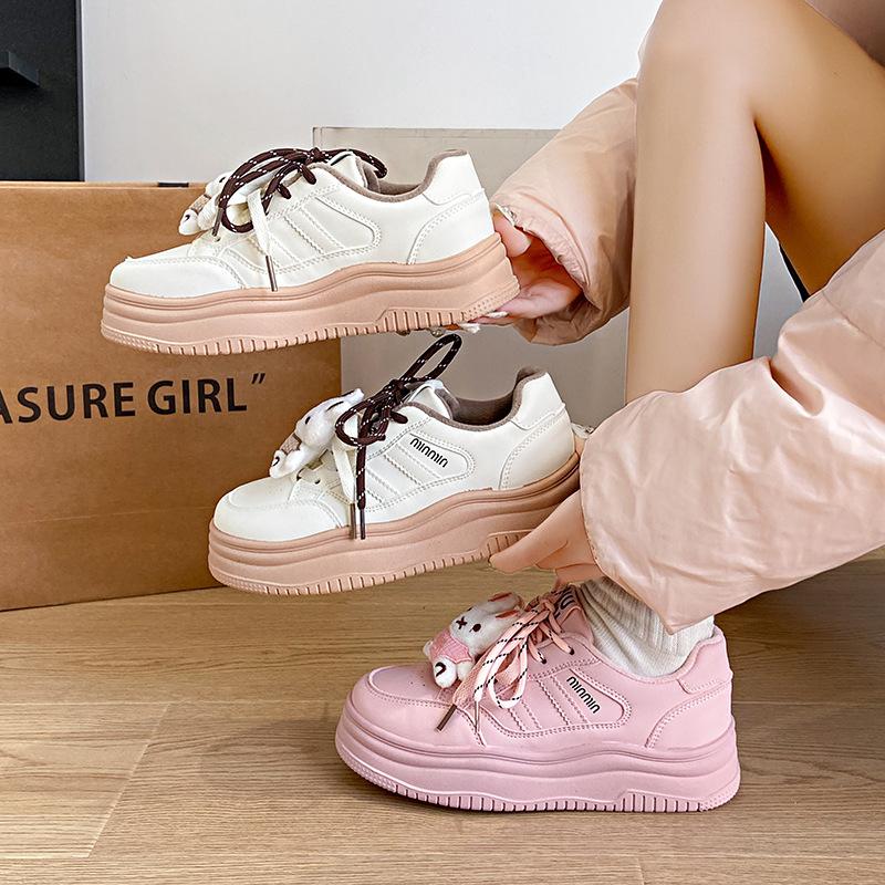 Winter kleine weiße Schuhe neu Samt ist weibliche Studenten dicksohlige erhöhende Sport-Board-Schuhe mit Baumwolle -