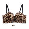 [Round chest] Small breasts gather and expand to show large underwear hanging neck invisible tube top strapless large breasts show small bra