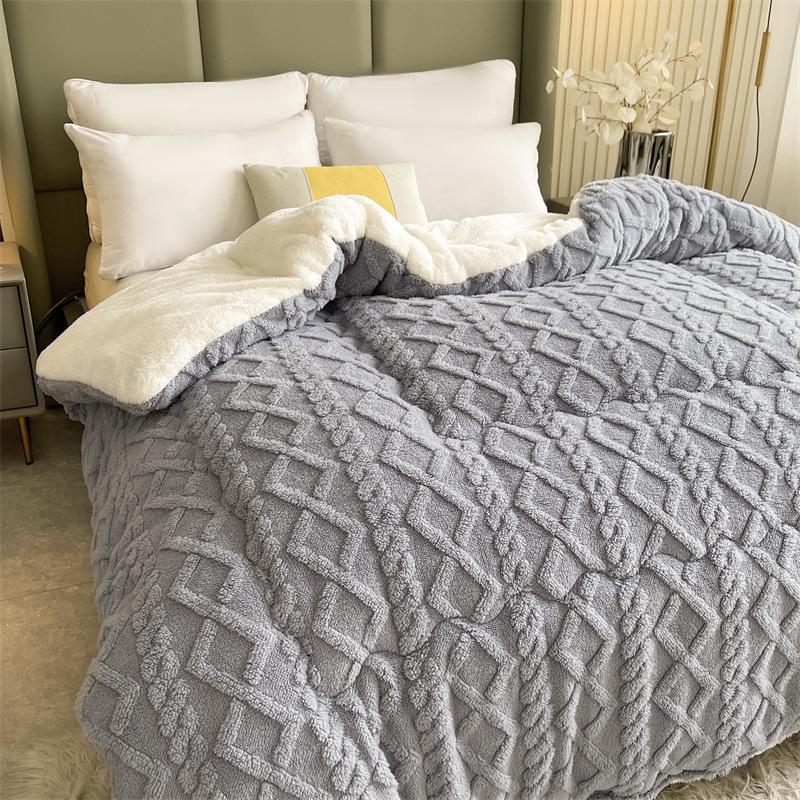 Thickened Lambswool & Milk Velvet Quilt - Cozy Winter & Versatile Spring/Fall Blanket for Twin or Dorm Use
