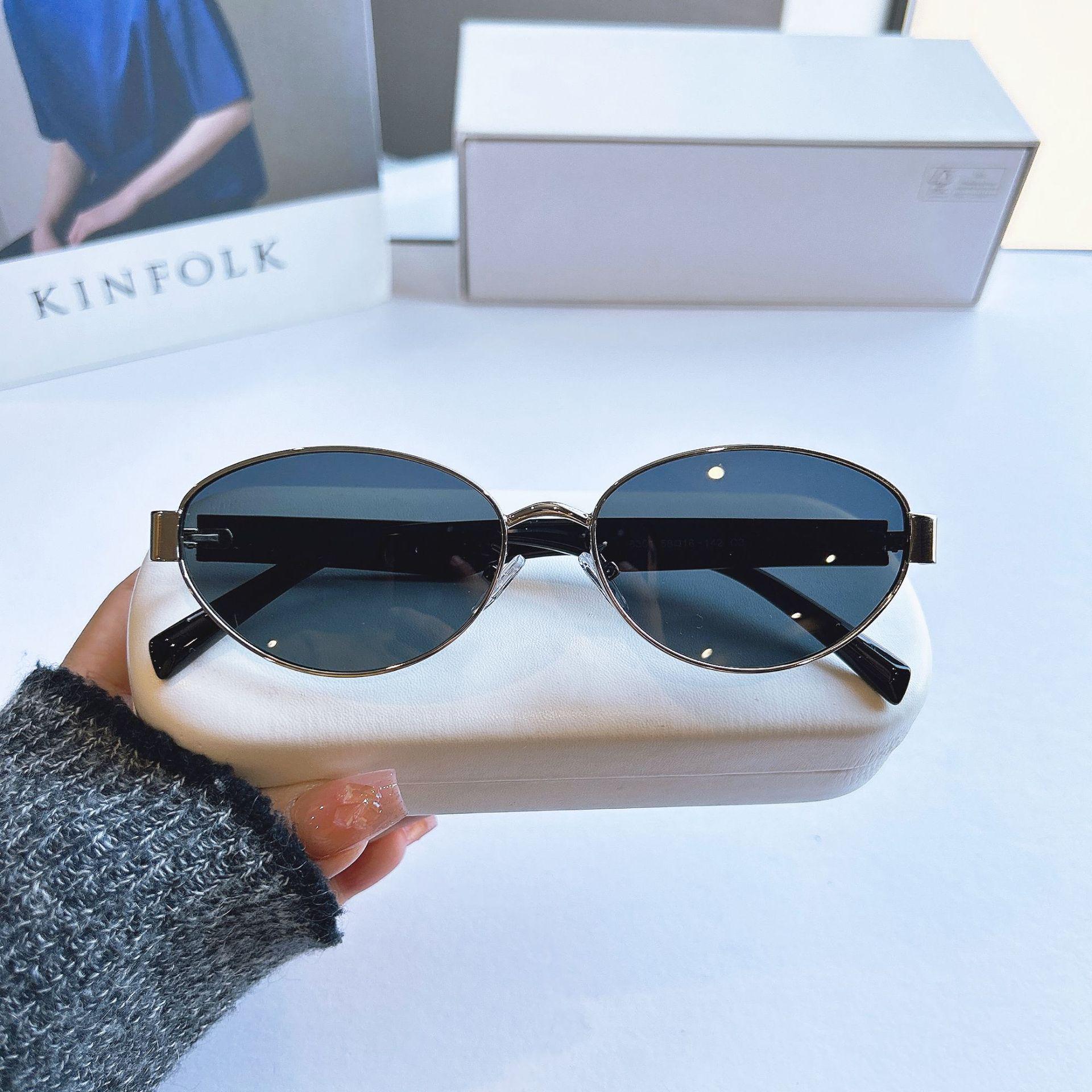 

Women s Retro Oval Metal Frame Polarized Sunglasses with UV Protection