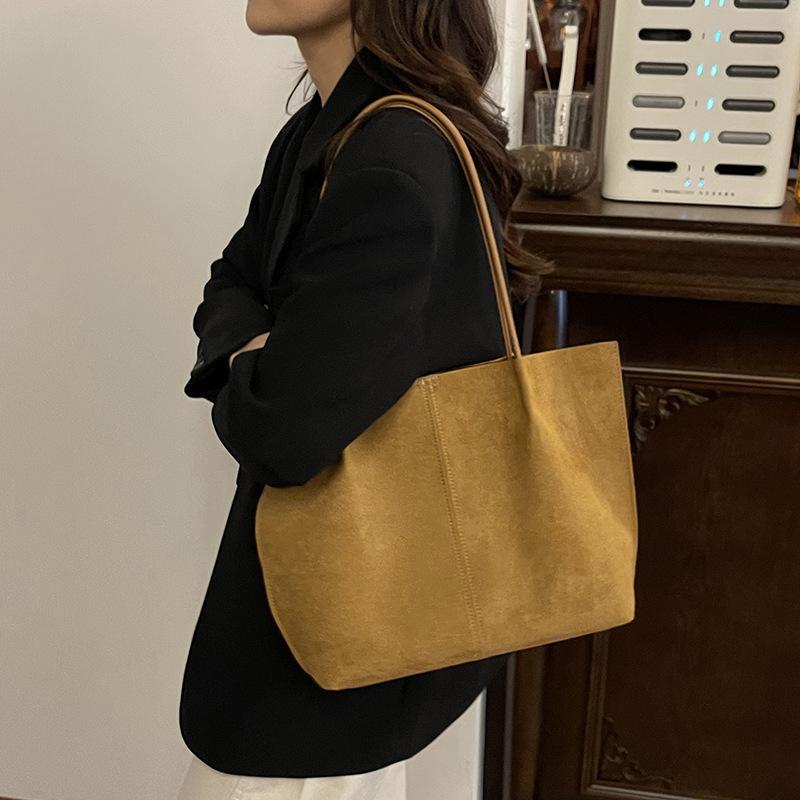 Premium Textured Bag Women's Large Capacity 2025 New Autumn and Winter Versatile Simple Retro Shoulder Bag Commuter Tote Bag