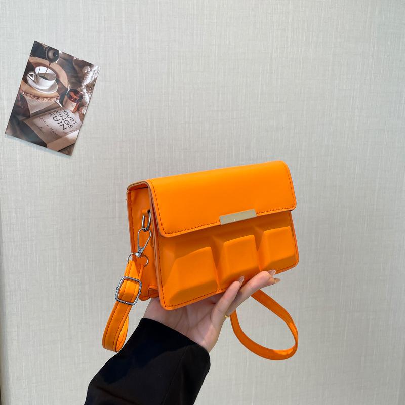 

Дизайнерская нишевая сумка, женская 2025 осень, новая универсальная модная сумка-мессенджер, ощущение высокой ценности, ins маленькая квадратная сумка оранжевый