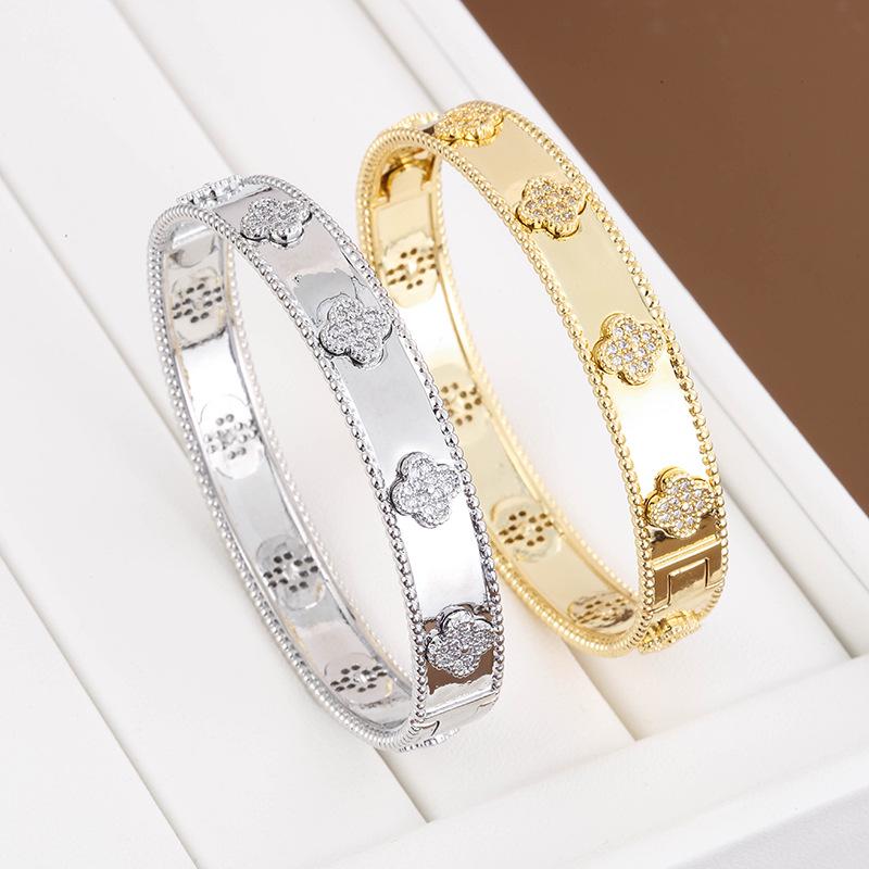 Elegant Four-Leaf Clover Copper Bracelet with Zirconia Inlay - Versatile & Fashionable Everyday Wear