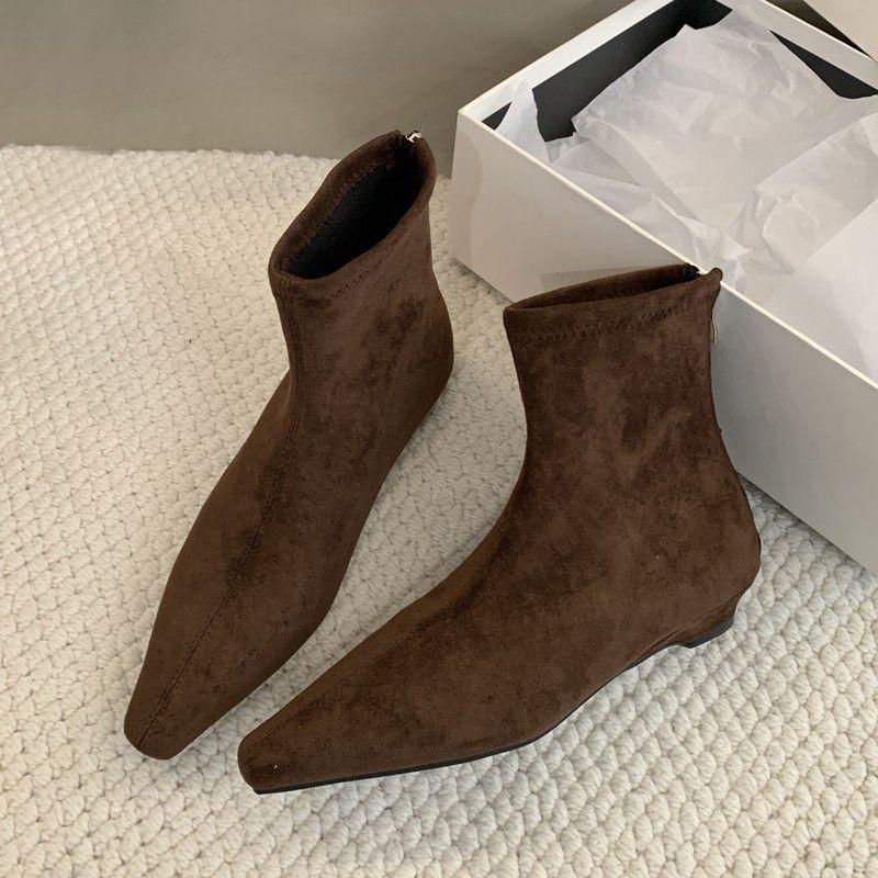 2025 Damers Mångsidiga Ankelstövlar i Mocka: Spetsig tå, Fyrkantig klack, Elastisk passform