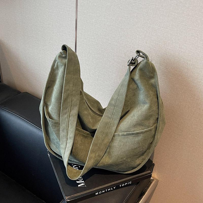 

Замшевая сумка женская большой вместимости новая осенне-зимняя повседневная нишевая сумка-мессенджер для通勤 сумка-пельмень зелёный