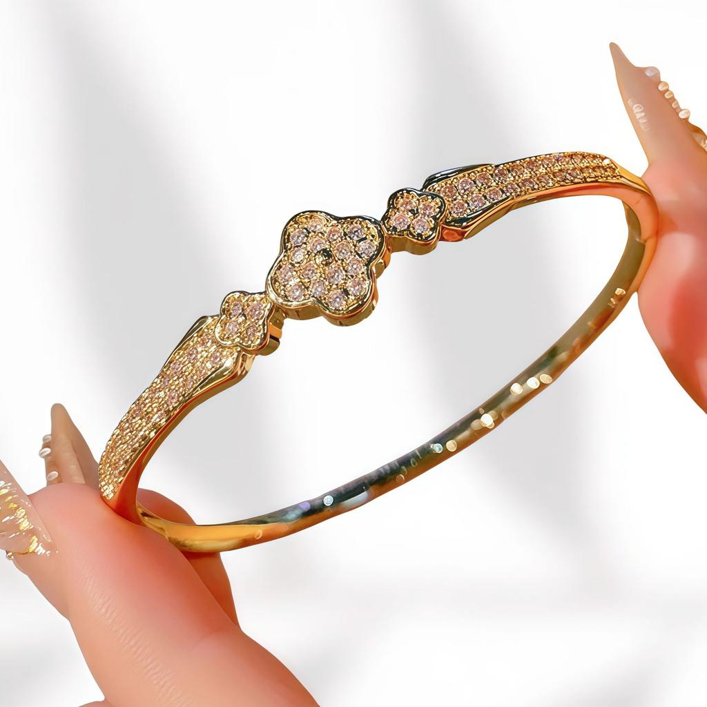 2026 Micro-inlaid 18K Gold Gypsy Cross Bracelet Light Luxury Fashion X Diamond Bracelet Hand Jewelry