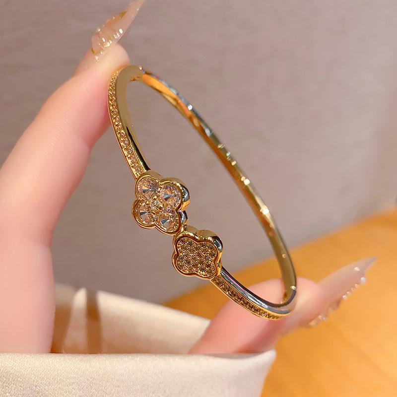 Fresh lucky grass diamond bracelet niche design full diamond four-leaf clover bracelet popular hand jewelry