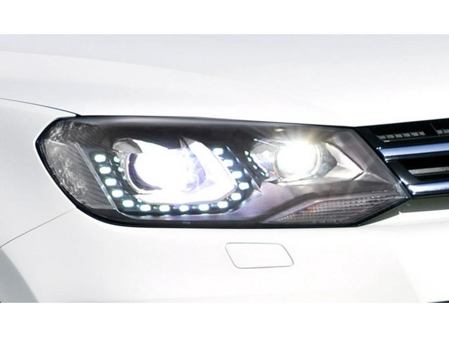 LED Headlight Assembly with Xenon and Turn Signals for 11-15 VW Touareg