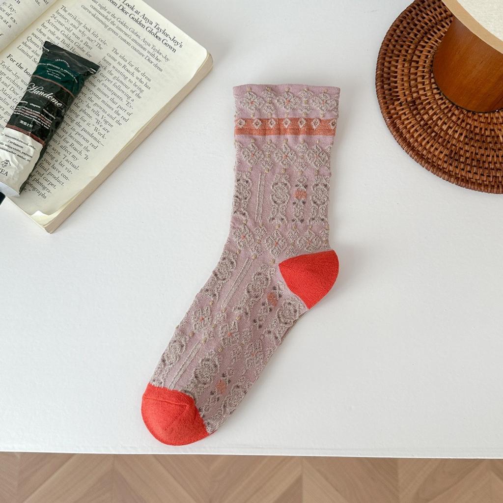 Retro Ethnischer Stil Damen Socken Herbst und Winter Literarisch und Künstlerisch Mittellange Baumwollsocken Dreidimensionale Reliefstrümpfe Hof