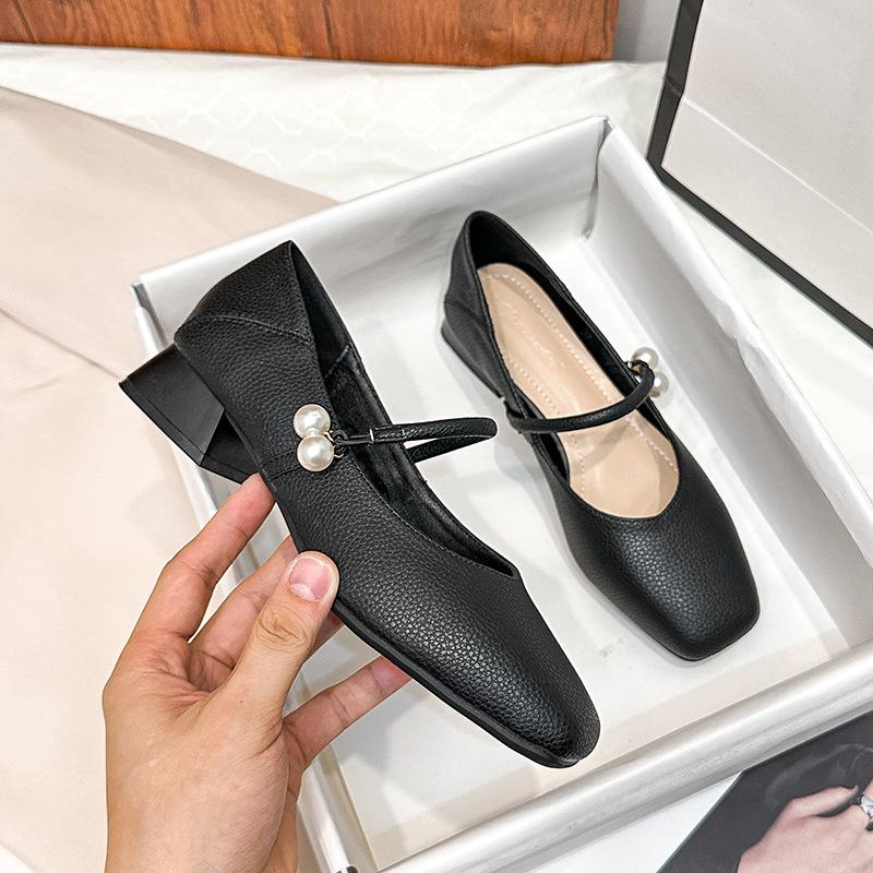 

Модные туфли Мэри Джейн на толстом каблуке с квадратным носком для женщин на весну 2025 года. Новые ретро французские туфли с мелким вырезом, на низком каблуке, повседневные, одинарные. 32 чёрный