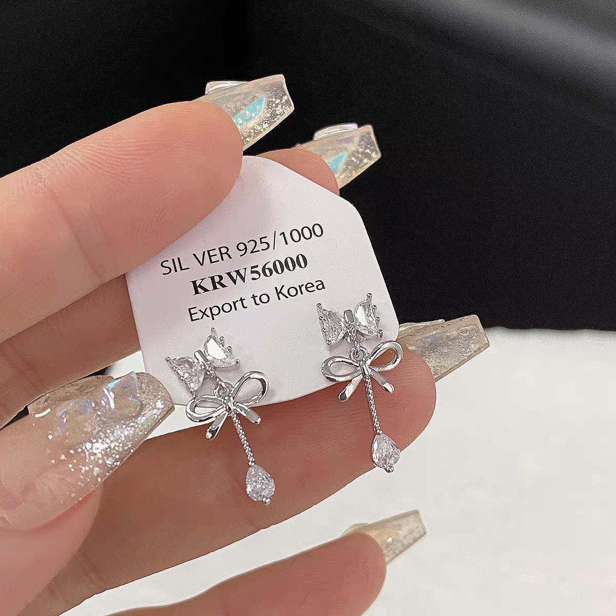 

Модные серьги-бантики с бриллиантами 2025 года: Шикарный, миниатюрный, модный, универсальный для повседневной носки Bowknot Diamond Earrings