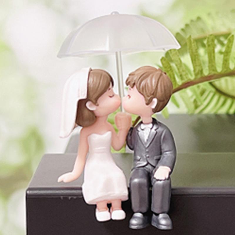 Romantic Couple with Umbrella Miniature - Micro-landscape Cartoon Ornament in Sitting Pose 6.1cm