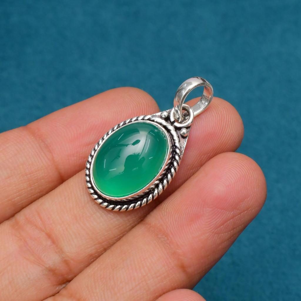 Green Onyx Gemstone Pendant Gemstone : 925 Sterling Silver Handmade Jewelry Pendant