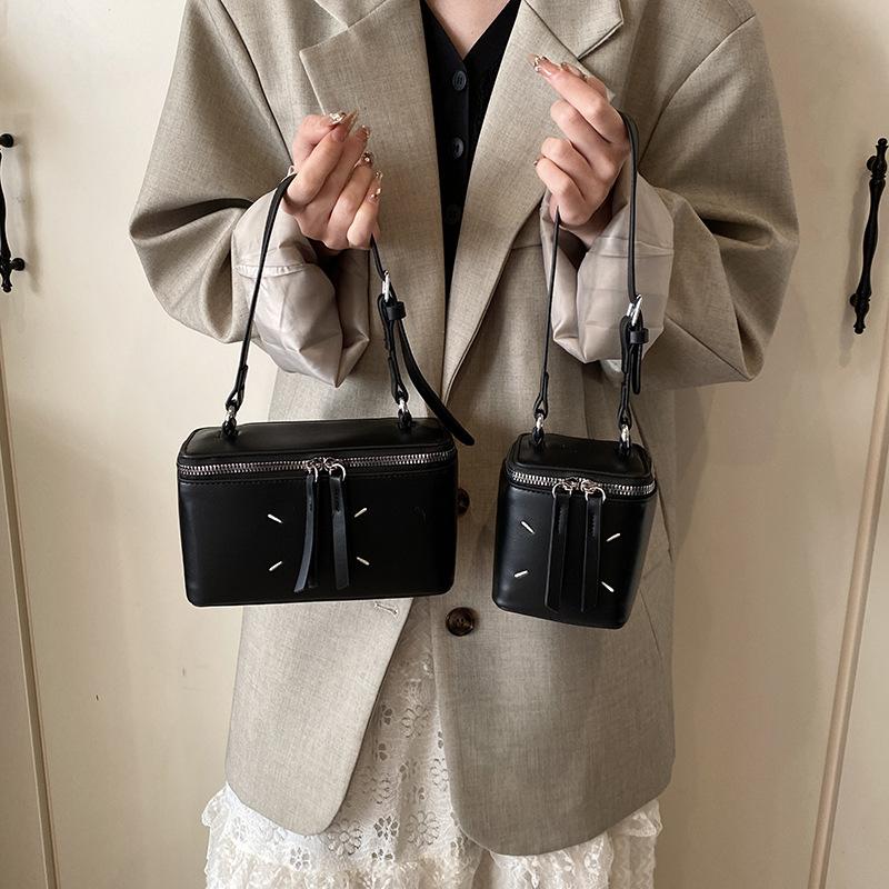 

Премиальная новая модная универсальная квадратная сумка-бокс, чувство дизайна, портативная наплечная сумка, женская косметичка, изысканная маленькая сумка Small 9 * 9 * 10.5 чёрный