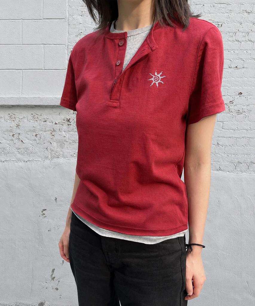 Nodi 30-Count Cotton Layered Henley Neck Short Sleeve Crop T-Shirt Burgundy