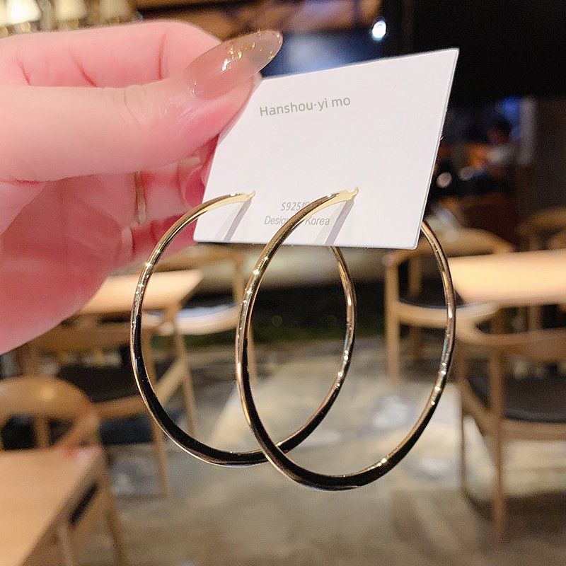 

European and American Style, Exaggerated Internet Celebrity Earrings, Elegant Women s Earrings, Minimalist Style, Versatile Silver Needle Earrings 6cm Black Drip Glaze