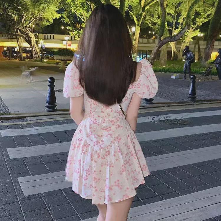 Elegant Puff Sleeve Floral Dress with Square Neckline