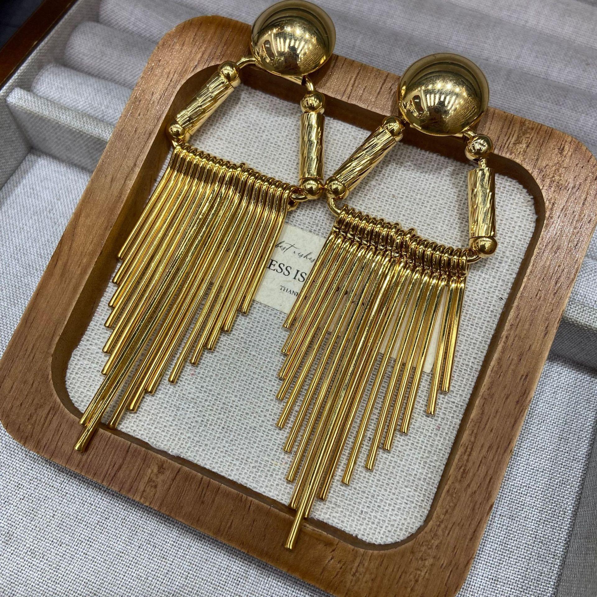 

Light Luxury Exaggerated Metal Hollow Flower Earrings Trend Long Tassel Female Stud Earrings High Sense Fashion