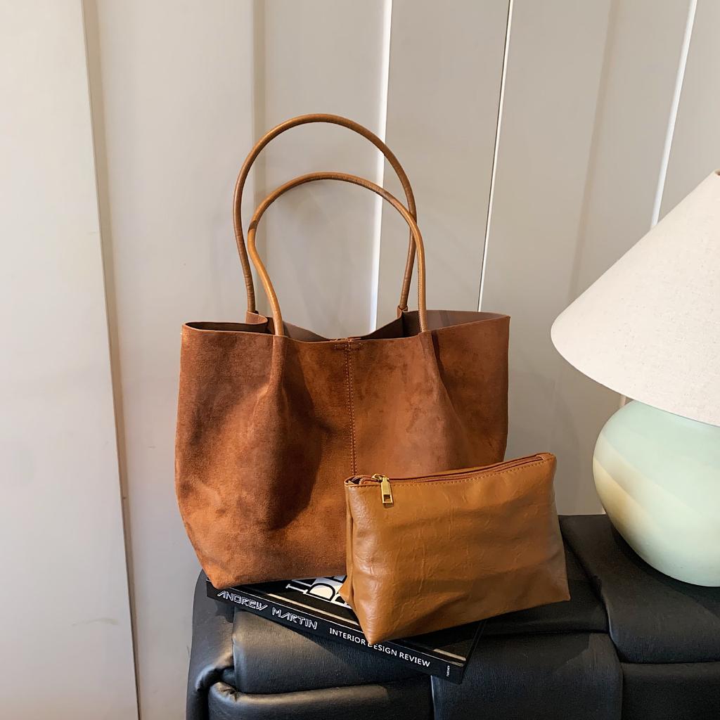 Vintage suede shoulder bag, women's commute to work, high-end sense, large-capacity portable tote bag, letter bag.