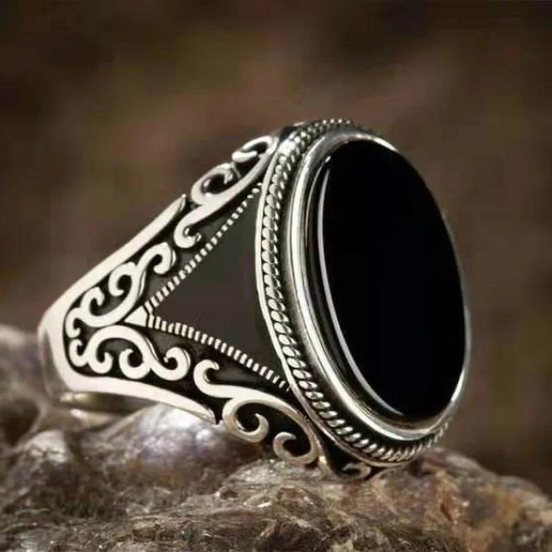 Vintage Punk copper Color Carved Ring for Men Fashion Metal Inlaid Black Stone Zircon Ring Engagement Wedding Jewelry