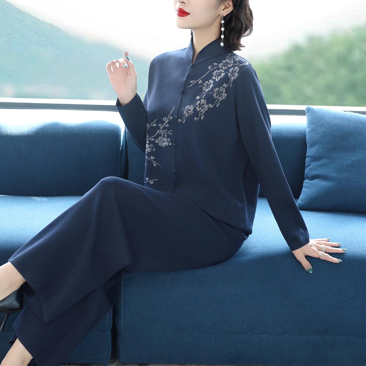 

Женский повседневный трикотажный костюм-двойка Осень 2025: Свободный топ и широкие брюки для мам среднего возраста XL (recommended 120-130 lbs) темно-синий