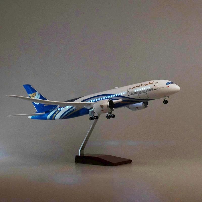 47cm Oman Airways Plane 1:130 Scale B787 With LED Base Diecast Resin Model 787 Airplane Static Collection Aircraft