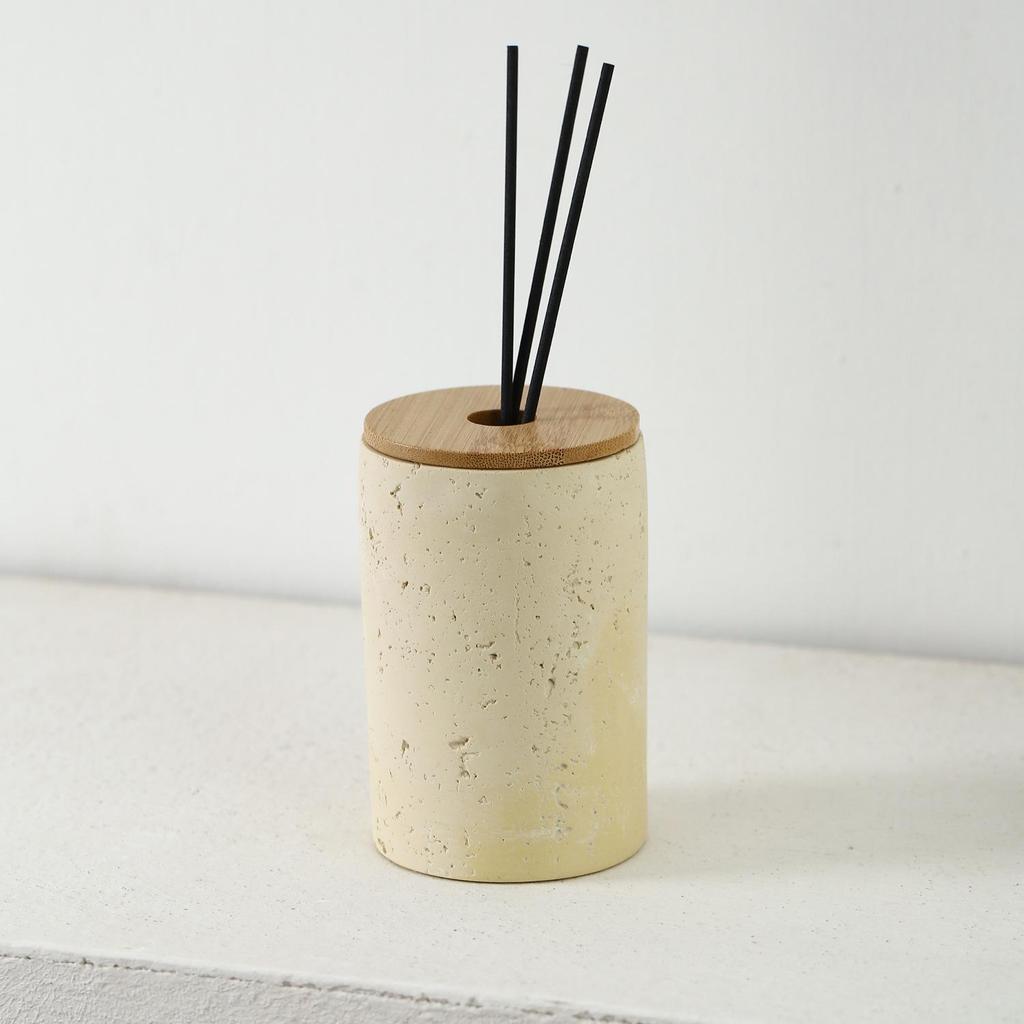 Set da Bagno in Pietra Wabi-Sabi: Bicchiere per collutorio, Portaspazzolino, Flacone per lozione, Diffusore, Portasapone e Vassoio.