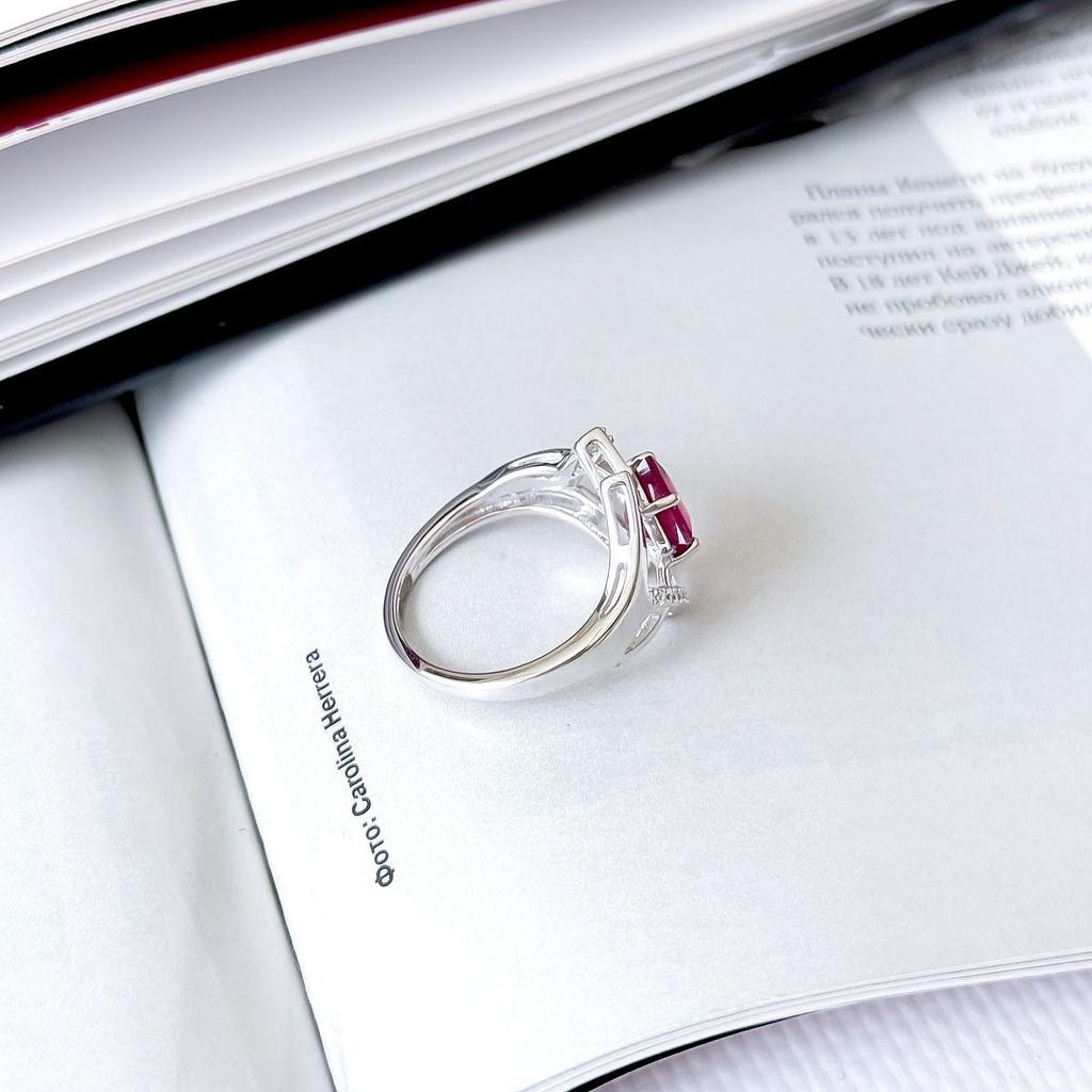 Серебряное кольцо с натуральным рубином 2.633ct, фианитами, вес изделия 3,3 гр (2165316)