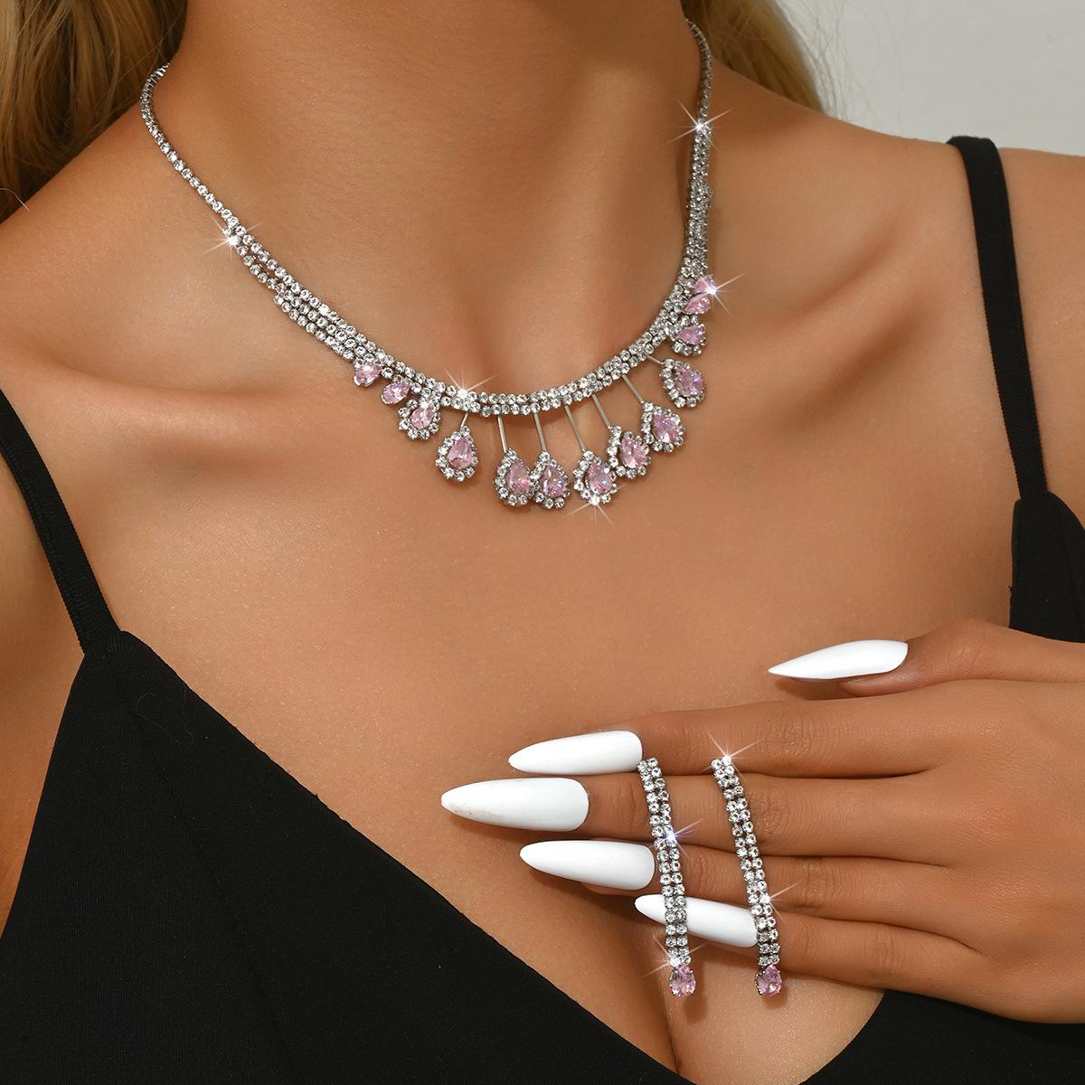 

Delicate Claw Chain Rhinestone Zircon Earrings Necklace Set Light Luxury Simple Water Drop Temperament Collarbone Chain