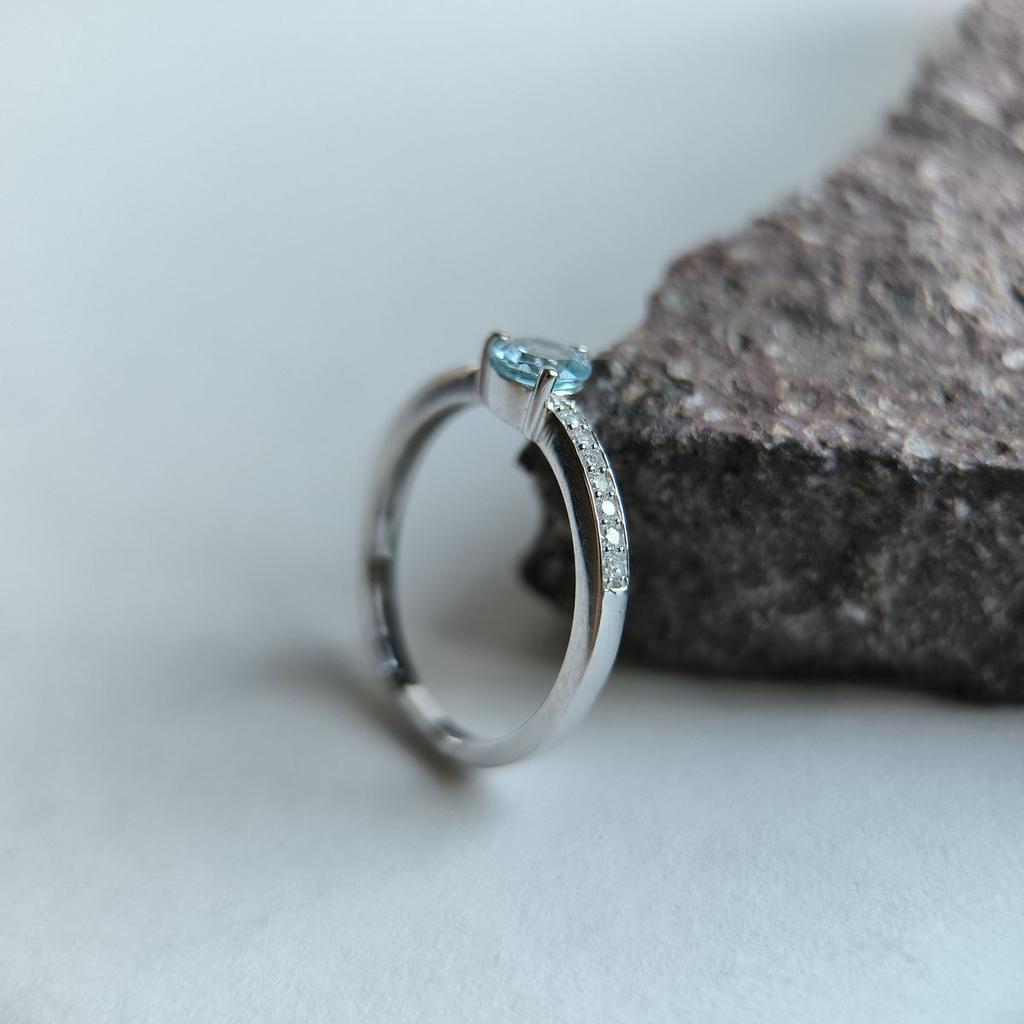 Серебряное кольцо с натуральным топазом 0.767ct, вес изделия 2,03 гр (2188230)