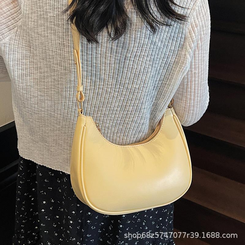 French niche design underarm crescent bag women's bag 2025 new fashion texture shoulder bag simple messenger bag tide
