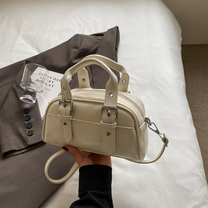 Fashion hand carry small square bag women's simple shoulder bag 2025 summer versatile texture commuter pillow bag messenger bag