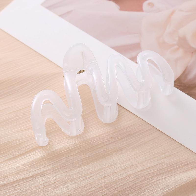 Cream Wave Acrylic Shark Hair Clip - Korean Design Hair Accessory
