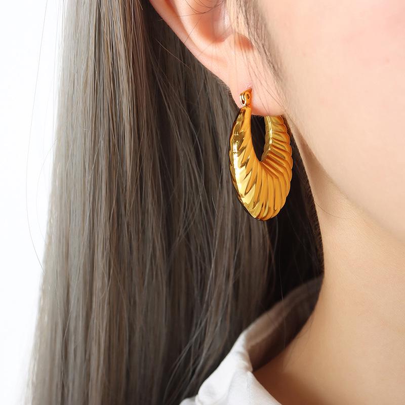 U-Shaped Geometric Irregular Stud Earring, Titanium Steel with Real Gold - Trendy European  American Ear Cuff