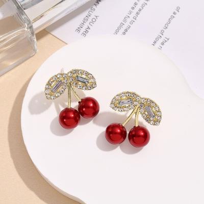 Kadınlar için Tatlı Kırmızı Boncuklu Kiraz Küpeler Kristal Yaprak Saplama Küpeler Trend Rhinestone Bitki Takıları Kızlar Doğum Günü Hediyesi