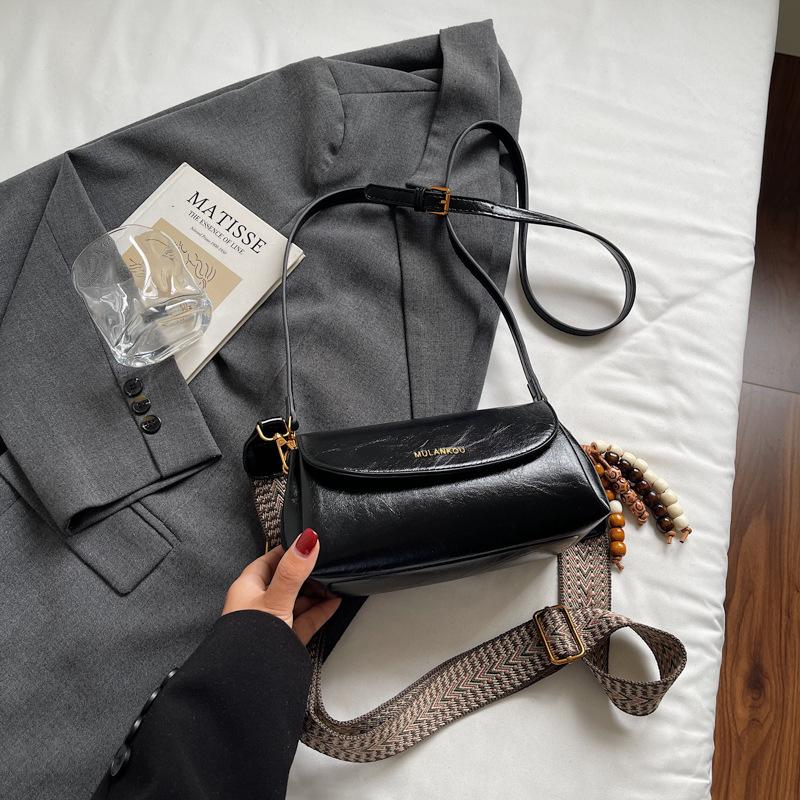 Autumn New Single Shoulder Retro Winter Bag Women's Casual Women's Bag Pillow Fashionable Niche Bag Feeling Fashionable