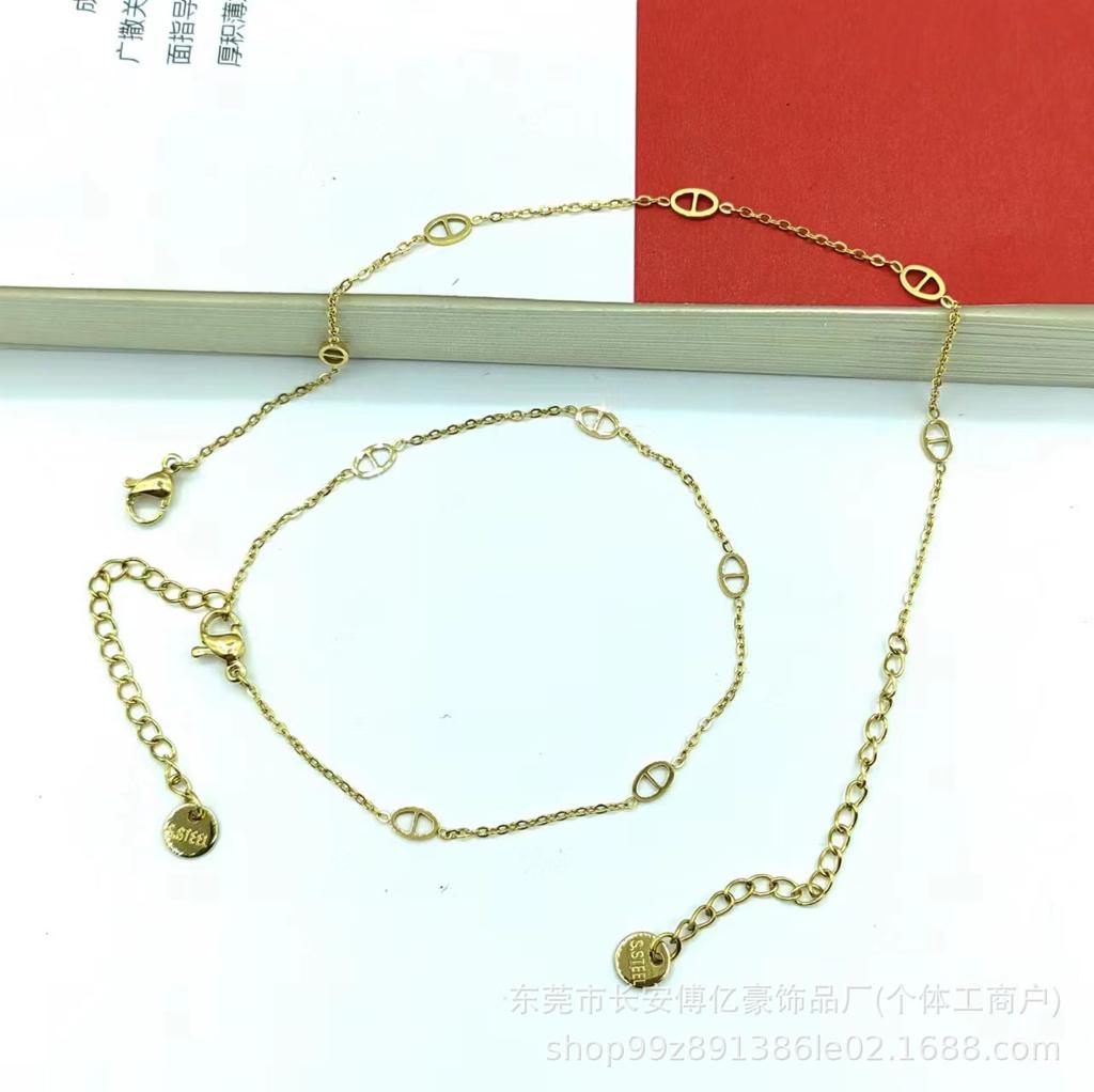 High-End Korean Style Titanium Steel Pig Nose Bracelet - Women's Fashion