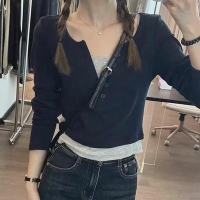 Women's Slim V-Neck Layered Contrast Long-Sleeve Tee for Spring/Autumn Niche Style