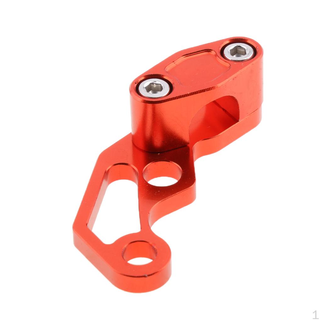 Zacisk i klamra na przewód paliwowy silnika motocykla