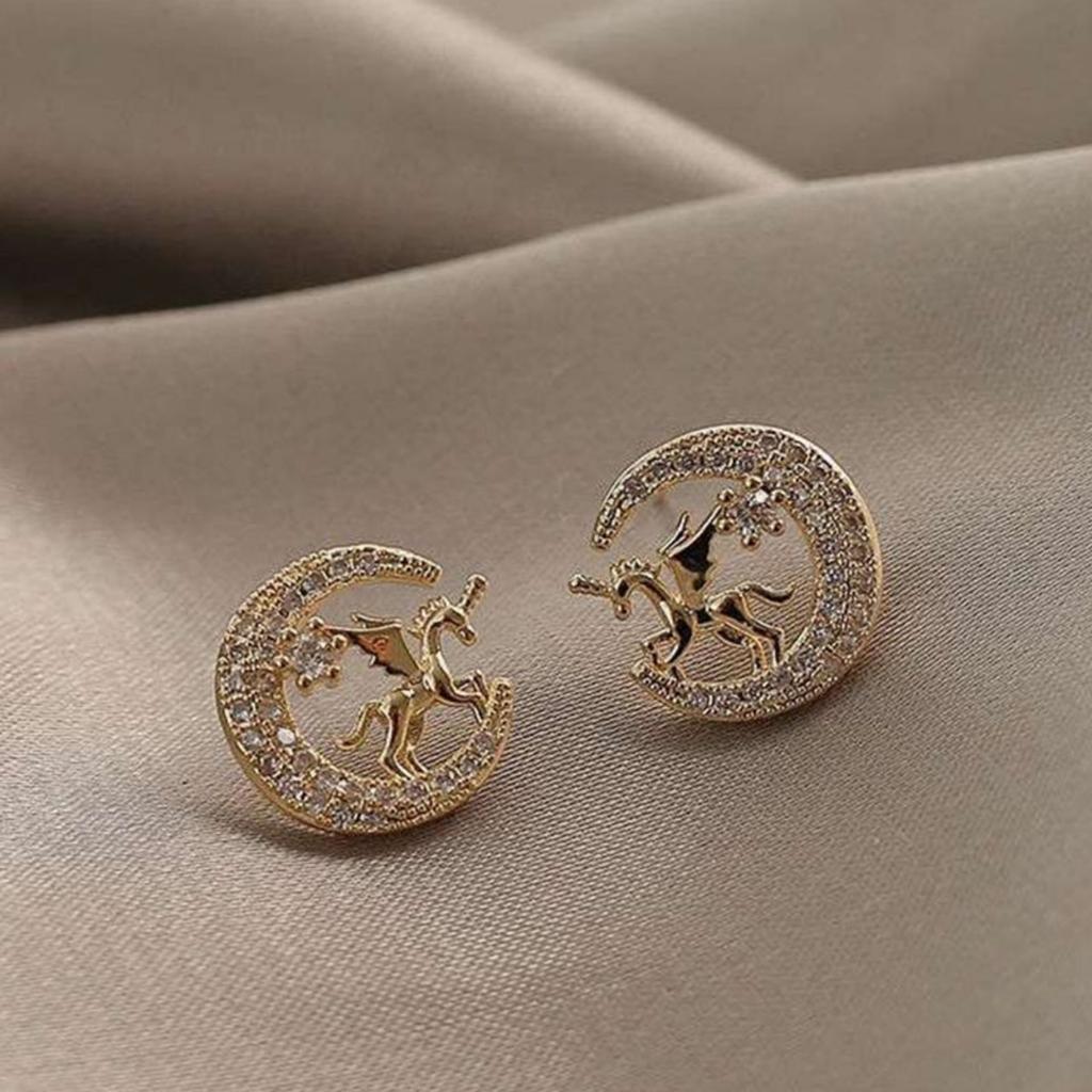 Temperament Cute Inlaid Rhinestone Flying Wings Horse Moon Stud Earrings For Women Men Dainty Horse Animal Star Earring Jewelry