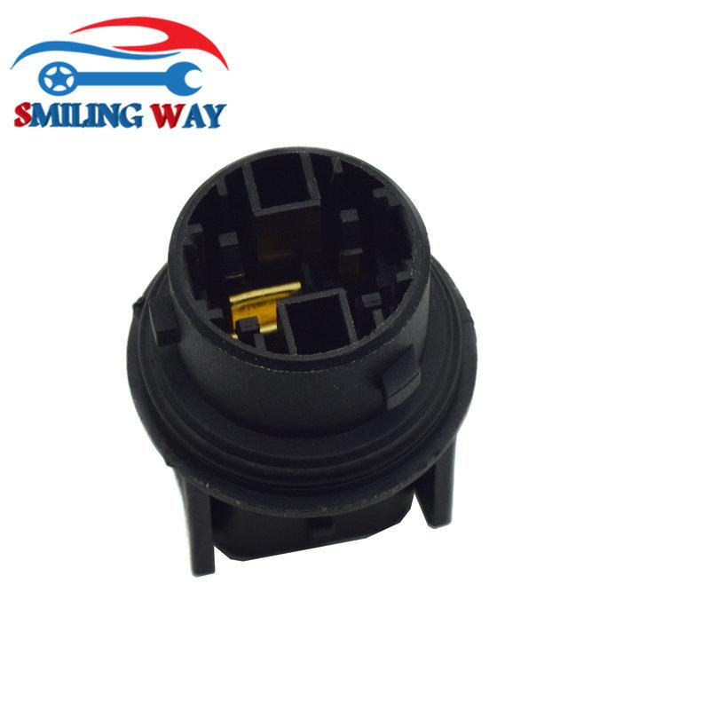 Headlight Turn Signal Light Lamp Bulb Socket For HAL 3157NA 4157NA Freightliner Cascadia M2 Columbia 224-394-045 224-394-025