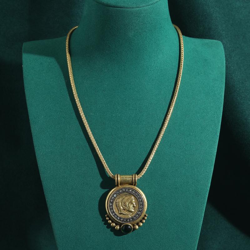 

Head Ancient Coin Pendant Choker Necklaces Gold Color Antique Woman Vintage Luxury Brands Jewelry Trends High Quality