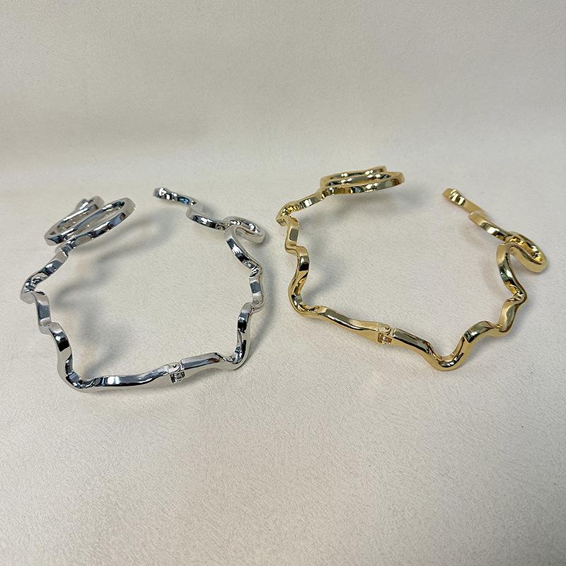 Tooxika Fashion Personality Irregular Twisted Snake Open Collar Unique Temperament Spring Necklace For Women